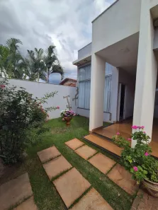 Casa com 3 Quartos à venda, 250m² no Parque Laranjeiras, Rio Verde