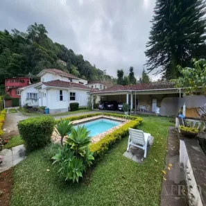 Casa com 6 Quartos à venda, 1000m² no Quarteirão Ingelheim, Petrópolis