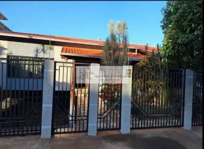 Casa com 5 Quartos para alugar, 450m² no Champagnat, Londrina