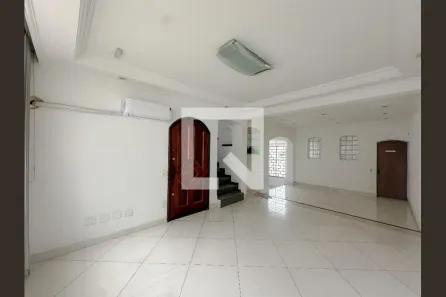 Casa com 5 Quartos à venda, 300m² no Vila Ipojuca, São Paulo