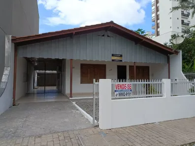 Casa com 3 Quartos à venda, 304m² no Castelo Branco, Itapema