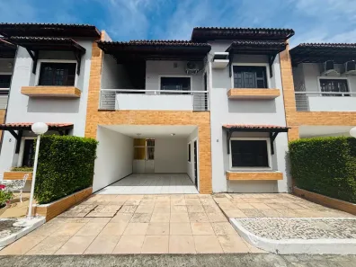 Casa de Condomínio com 4 Quartos à venda, 147m² no Sapiranga-Coité, Fortaleza