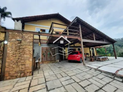 Casa com 3 Quartos para alugar, 170m² no Itaipava, Petrópolis