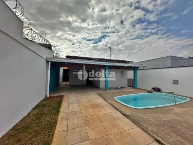 Casa com 3 Quartos à venda, 165m² no Laranjeiras, Uberlândia