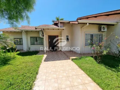 Casa com 4 Quartos para alugar, 243m² no Colonial, Londrina
