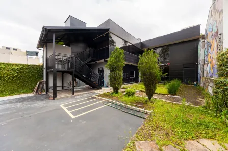 Prédio Comercial com 5 Quartos para alugar, 340m² no Hugo Lange, Curitiba