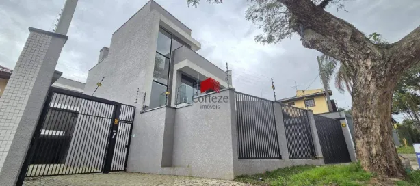 Sobrado com 3 Quartos à venda, 137m² no Uberaba, Curitiba