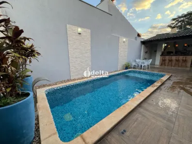 Casa com 3 Quartos à venda, 265m² no Jardim Karaíba, Uberlândia