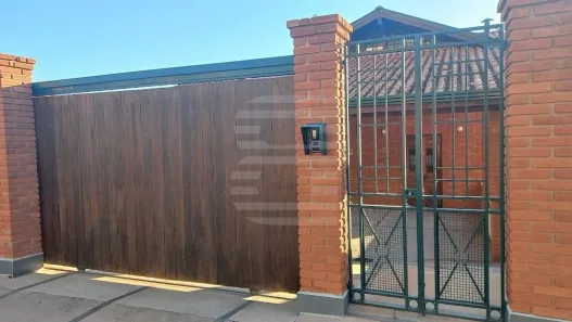 Casa com 3 Quartos à venda, 282m² no Jardim Sorirama (Sousas), Campinas