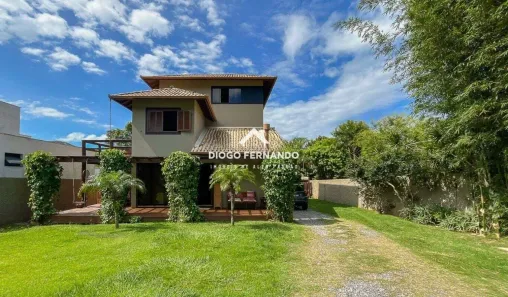 Casa com 4 Quartos à venda, 240m² no Pântano do Sul, Florianópolis