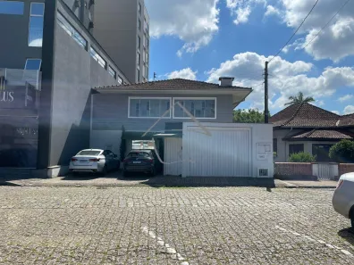 Casa com 6 Quartos para alugar, 280m² no Centro, Jaraguá do Sul