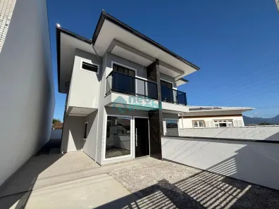 Sobrado com 3 Quartos à venda, 180m² no Pagani, Palhoça