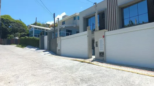 Casa para comprar com 120 m², 3 quartos, 2 banheiros, 3 vagas em
