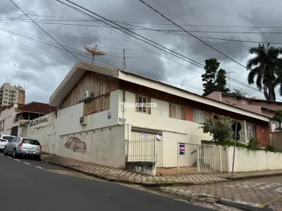 Casa com 3 Quartos à venda, 350m² no Jardim Alexandre Campos, Uberaba