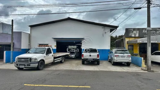 Galpão/Depósito/Armazém com 4 Quartos para alugar, 216m² no Nova Rússia, Ponta Grossa