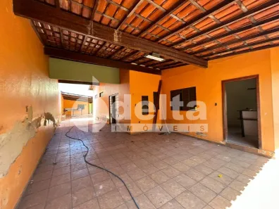 Casa com 2 Quartos à venda, 250m² no Carajás, Uberlândia