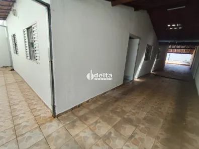 Casa com 3 Quartos para alugar, 200m² no Santa Mônica, Uberlândia
