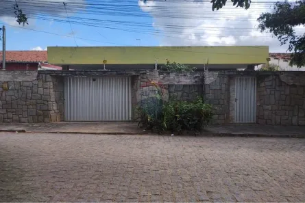 Casa com 4 Quartos à venda, 240m² no Santa Rosa, Campina Grande