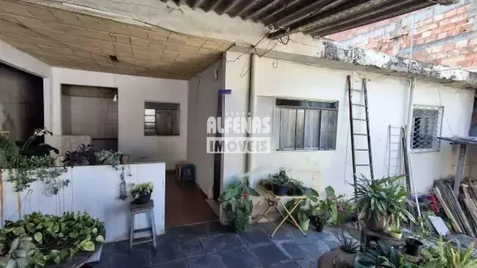 Casa com 5 Quartos à venda, 360m² no Água Branca, Contagem