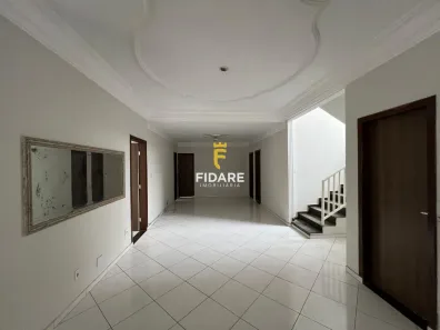 Casa com 4 Quartos para alugar, 220m² no Vila Mauricéia, Montes Claros