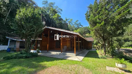 Casa com 4 Quartos para alugar, 252m² no Jardim Itatiaia, Embu das Artes