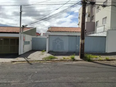 Casa com 2 Quartos para alugar, 51m² no Umuarama, Uberlândia
