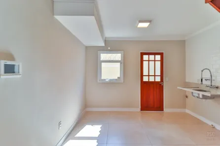 Casa de Condomínio com 2 Quartos para alugar, 102m² no Camaquã, Porto Alegre