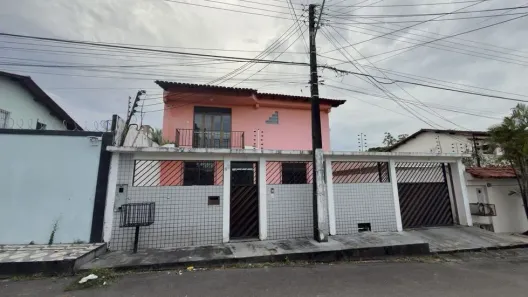 Casa com 4 Quartos para venda ou aluguel, 220m² no Adrianópolis, Manaus