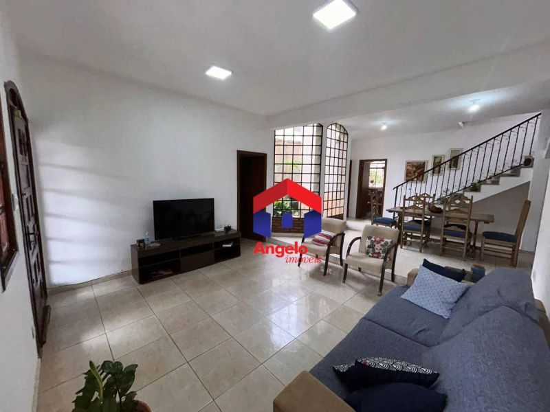 Casa com 4 quartos — Copacabana, Belo Horizonte