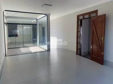 Casa com 3 Quartos à venda, 203m² no Cidade Jardim, Uberlândia