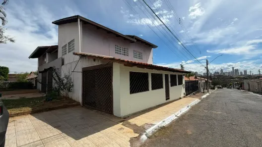 Sobrado com 4 Quartos à venda, 283m² no Parque das Laranjeiras, Goiânia