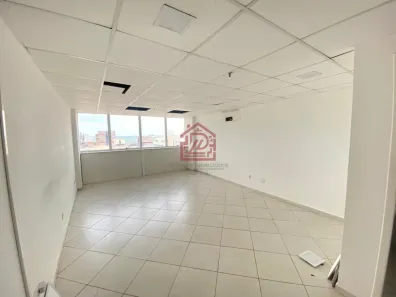 Sala Comercial à venda, 29m² no Imbetiba, Macaé