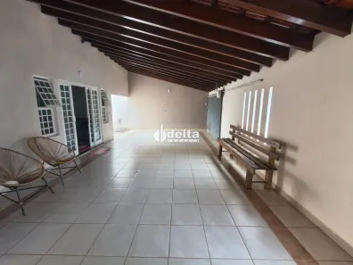 Casa com 3 Quartos à venda, 172m² no Presidente Roosevelt, Uberlândia
