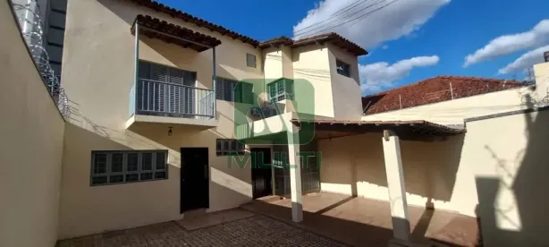 Casa com 4 Quartos para alugar, 158m² no Centro, Uberlândia