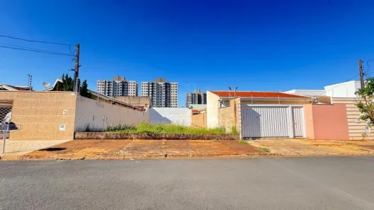 Lote/Terreno à venda, 275m² no Jardim Botânico, Araraquara