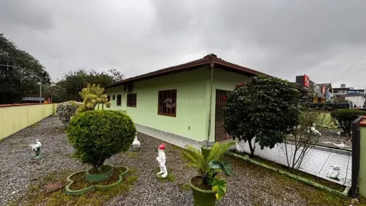 Casa com 3 Quartos para alugar, 120m² no Centro, Jaraguá do Sul