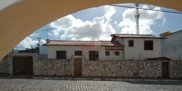 Casa com 4 Quartos à venda, 218m² no Lagoa Nova, Natal