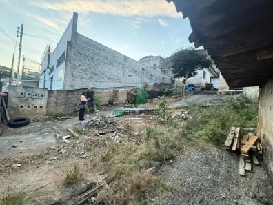 à venda, 360m² no Kennedy, Contagem