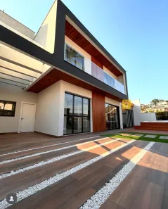 Casa com 3 Quartos à venda, 130m² no Floresta, Joinville