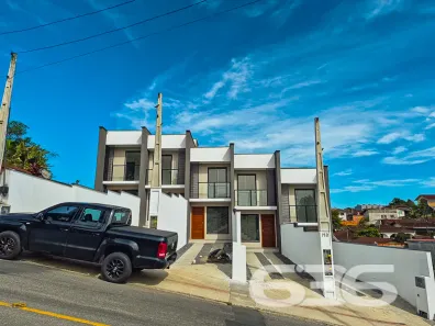 Sobrado com 2 Quartos à venda, 66m² no Adhemar Garcia, Joinville