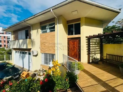 Casa com 4 Quartos à venda, 260m² no Coqueiros, Florianópolis