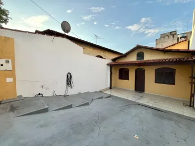 Casa com 3 Quartos à venda, 180m² no Arvoredo, Contagem