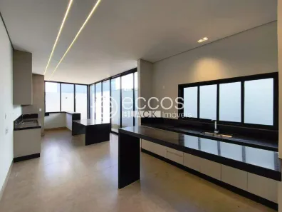 Casa de Condomínio com 3 Quartos para alugar, 215m² no Jardim Brasília, Uberlândia