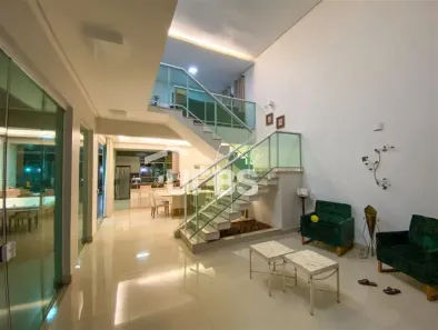 Sobrado com 4 Quartos à venda, 300m² no Jardim Inconfidência, Uberlândia