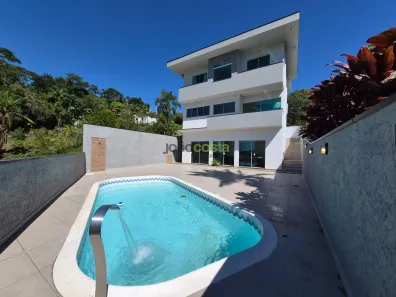 Casa com 3 Quartos para alugar, 230m² no São Sebastião, Palhoça