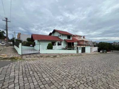 Casa com 5 Quartos à venda, 200m² no COHAB, Bento Gonçalves