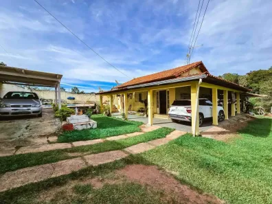 Fazenda/Sítio com 6 Quartos à venda, 200m² no Jardim Copacabana, Divinópolis