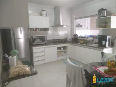 Casa com 3 Quartos à venda, 230m² no Jardim das Palmeiras, Uberlândia