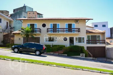 Casa com 3 Quartos à venda, 240m² no Barreiros, São José