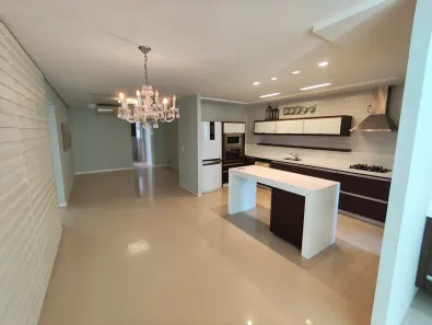 Apartamento com 3 Quartos para alugar, 125m² no Centro, Balneário Camboriú